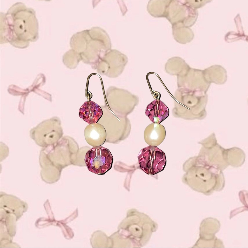 pink crystal and pearl earrings! ✨💖